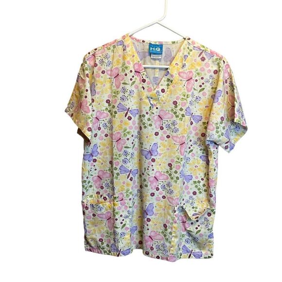 5 for $25🔥Scrub H.Q. Butterfly Yellow Scrub Top Small - Picture 1 of 5